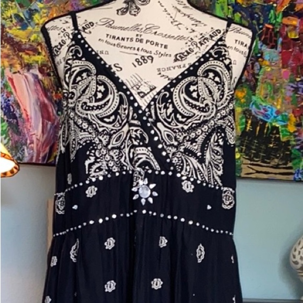 Cassee’s Sundress. Black & white print w/adornments. Fully lined. 100% cotton. - Picture 2 of 12
